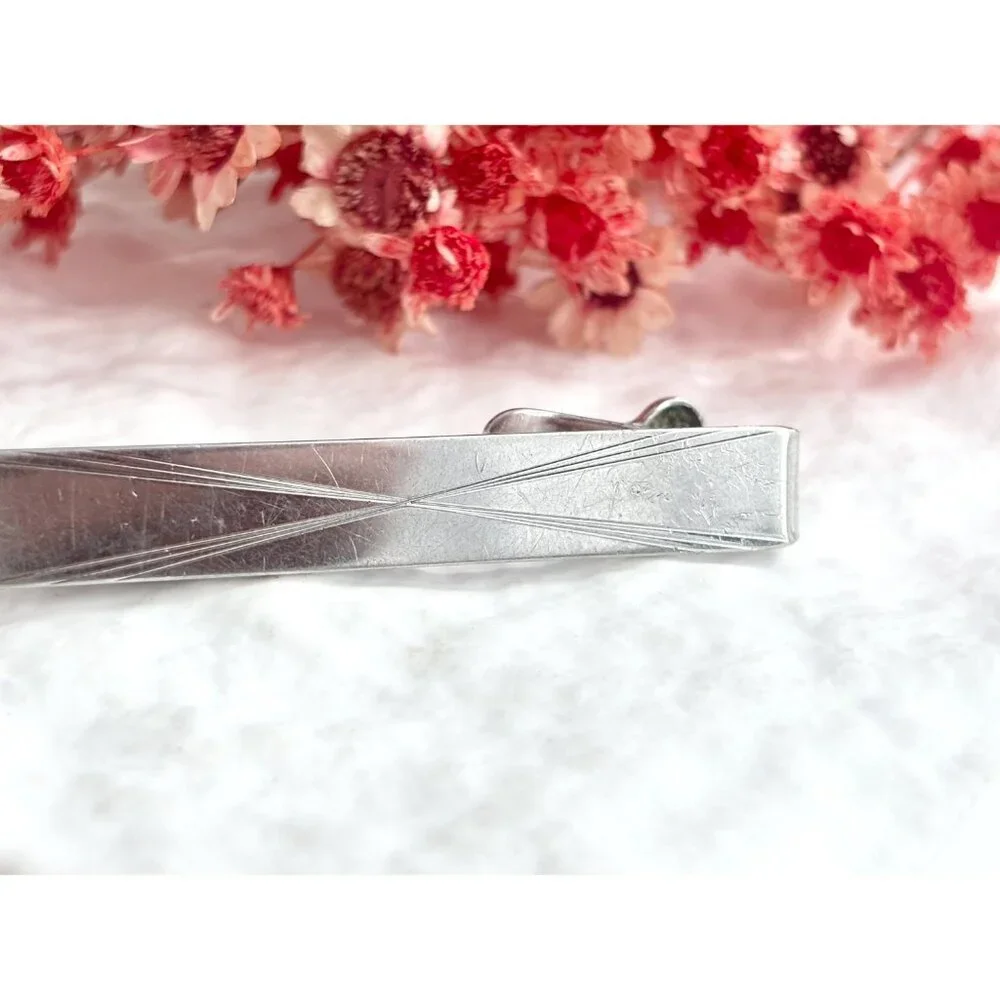 Minimalist 80's Style X Carved Silver Toned Vintage Men's Tie Bar | Tie Clip
